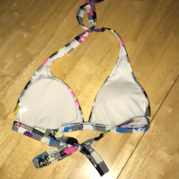 Bikini - Picture 3 of 3